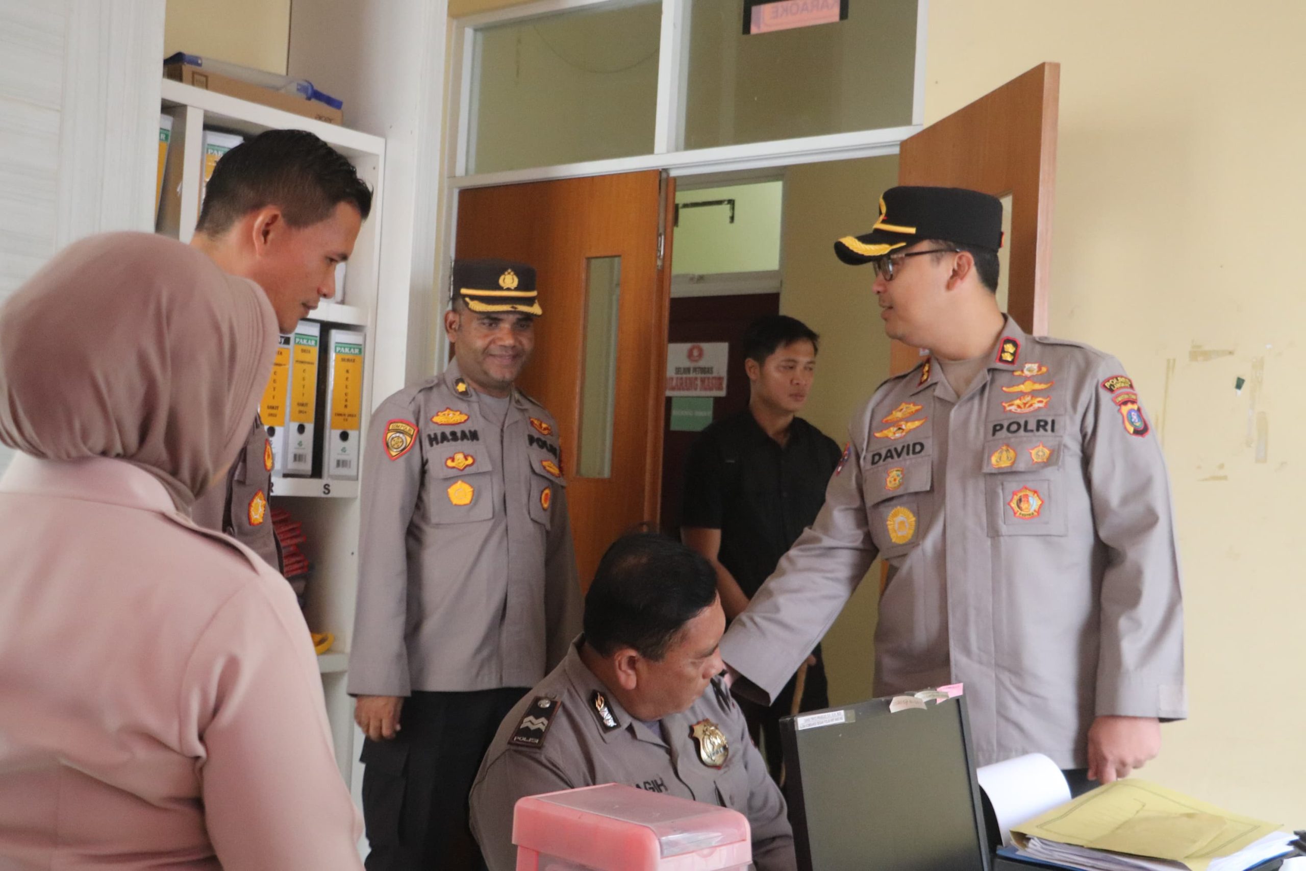 Berikan Contoh Kepada Anggota, Kapolres Langkat Ikut Tes Urine