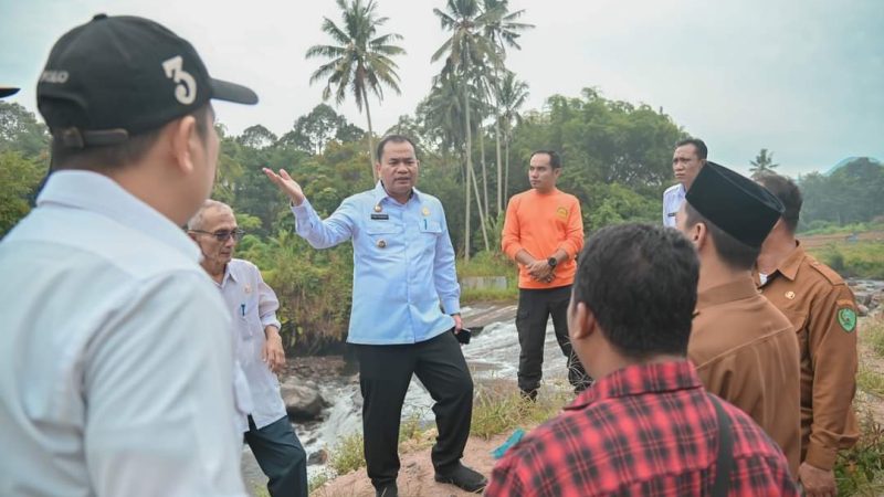 Pj.H. Timur Tumanggor Tinjau Daerah Irigasi yang Terdampak Tanah Longsor