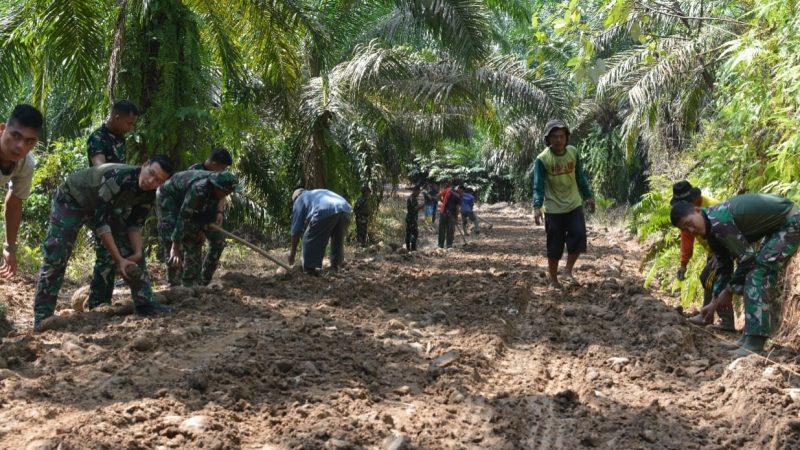 Pantang Pulang Sebelum Rampung, Itu Tekad Warga Membantu Kegiatan TMMD