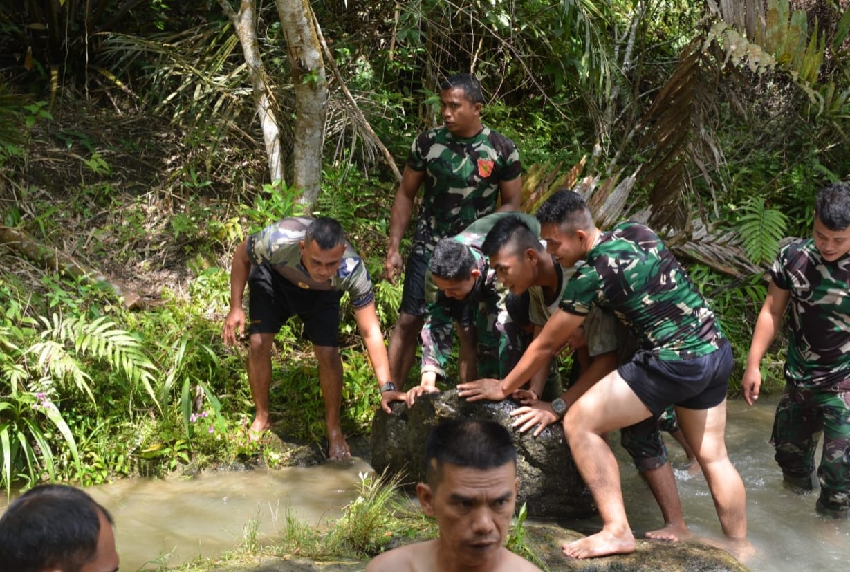 Usai Dihantam Banjir, Satgas TMMD Kembali Benahi Kolam Pompa Hidram