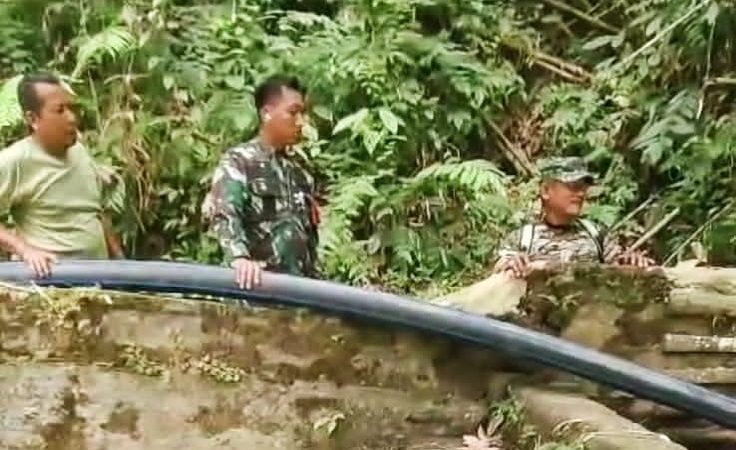 Dansatgas TMMD Cek Dampak Kerusakan Pipa Pompa Hidram
