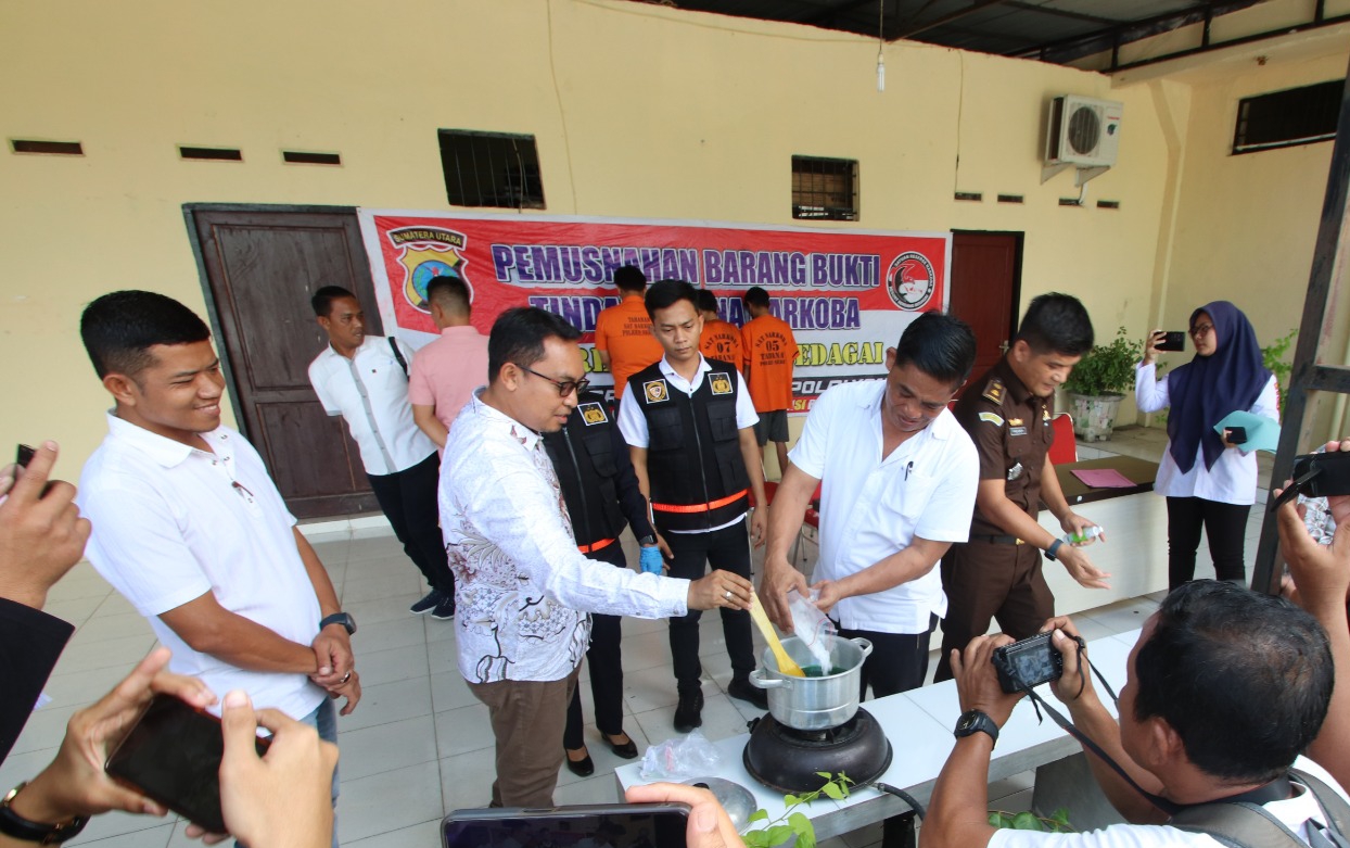 Polres Sergai Musnahkan Barang Bukti Sabu dan Ekstasi