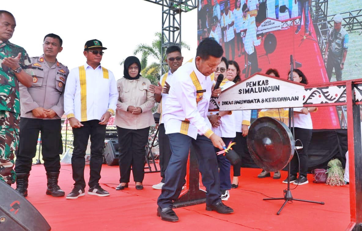 Bupati Simalungun Buka Pasar Tani dan Bazar Pangan Panen Petani Tahun 2024