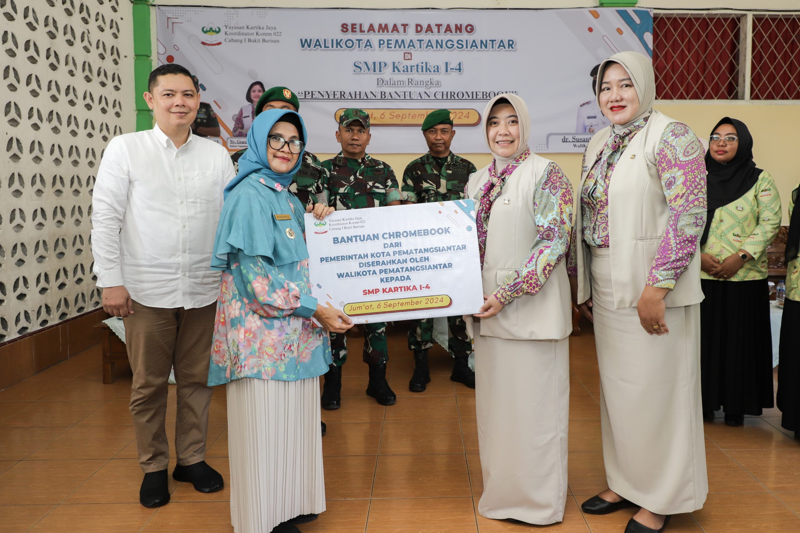 Pemko Pematangsiantar Serahkan Bantuan Alat Multimedia Pembelajaran kepada SD-SMP Kartika 1-4 Pematangsiantar