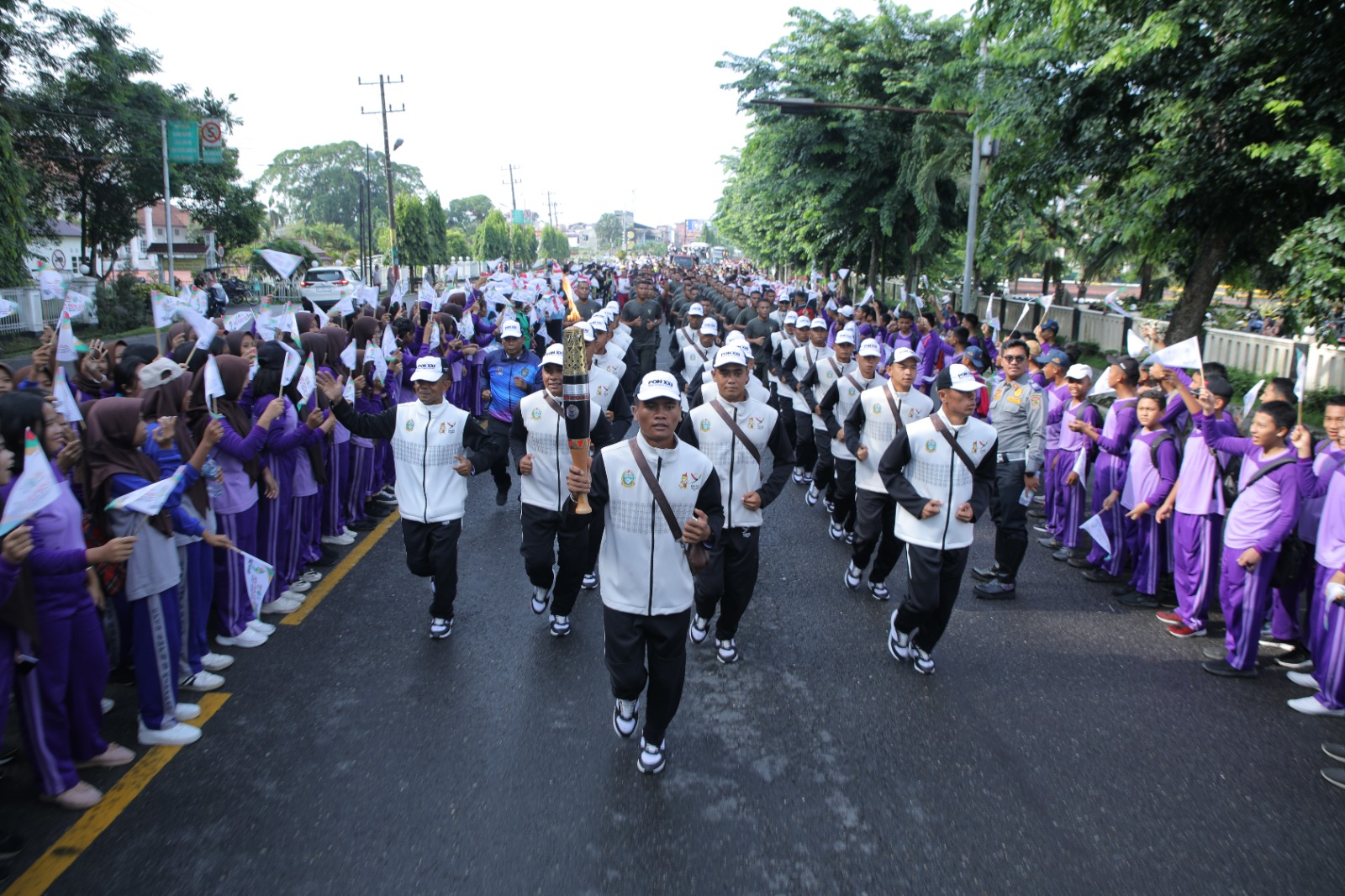 Wakil Bupati Asahan Terima Obor Api PON XXI Aceh-Sumut 2024.
