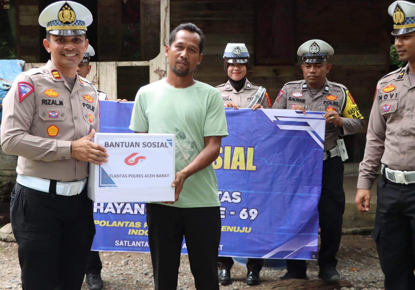 Sambut Hari lalu Lintas Ke 69, Polantas Polres Aceh Barat Gelar Bakti Sosial