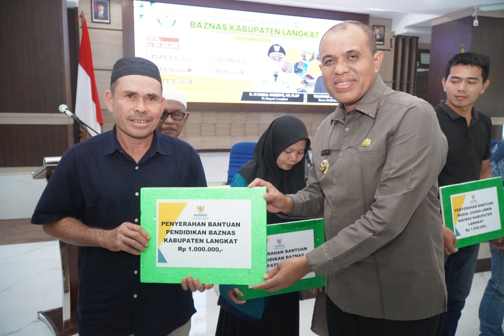 Pj Bupati Langkat Salurkan Bantuan Baznas Senilai Rp 221 Juta Untuk Masyarakat Yang Membutuhkan