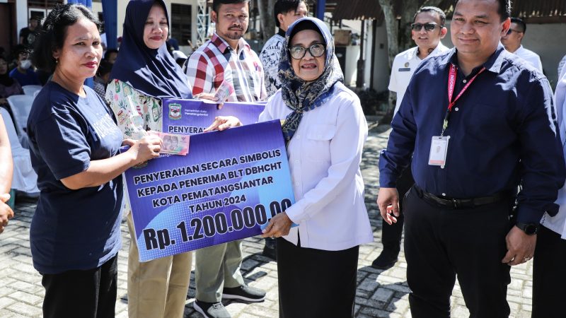 Wali Kota dr Susanti Serahkan Dana DBH-CHT kepada 608 KPM di Kantor Dinas Sosial P3A Kota Pematangsiantar