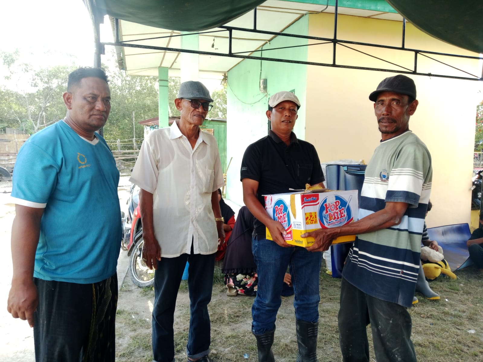 Lihat Kondisi Masyarakat Terdampak Banjir ROB di Desa Bagan Kuala, Ketua SMSI Sergai Beri Bantuan