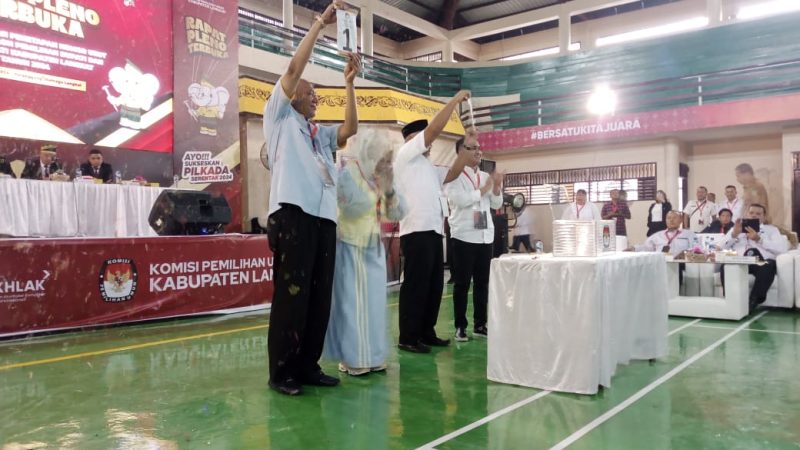 Komisi Pemilihan Umum (KPU) Langkat Gelar Rapat Pleno Terbuka Pengundian Nomor Paslon Bupati Dan Wakil Bupati Langkat 2024