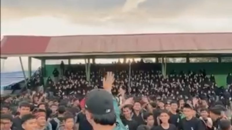 Luar Biasa! Wako Erman Safar bersama Istrinya Saksikan Final Turnamen Sepak Bola Antar SMA di Bukittinggi