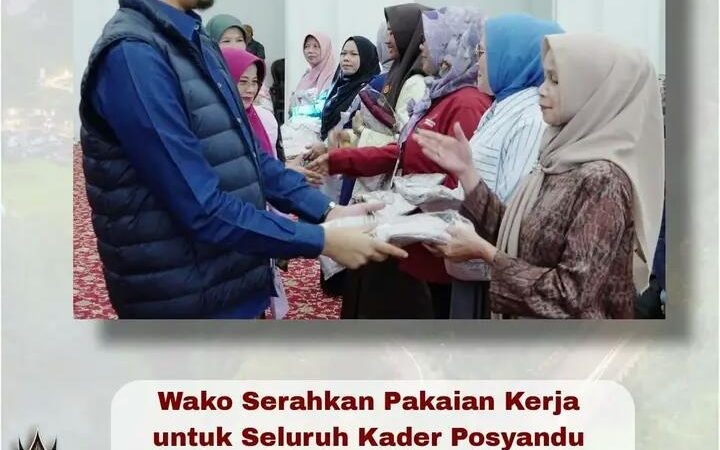 Wako Serahkan Pakaian Kerja untuk Seluruh Kader Posyandu Balita, Lansia, Poskeskel dan Remaja Kecamatan GP