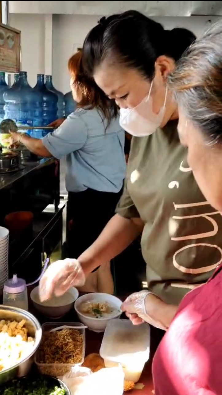 Minggu Ceria Warga Bersama Yayasan Lansia Merdeka Indonesia ‘Makan Bubur Gratis’