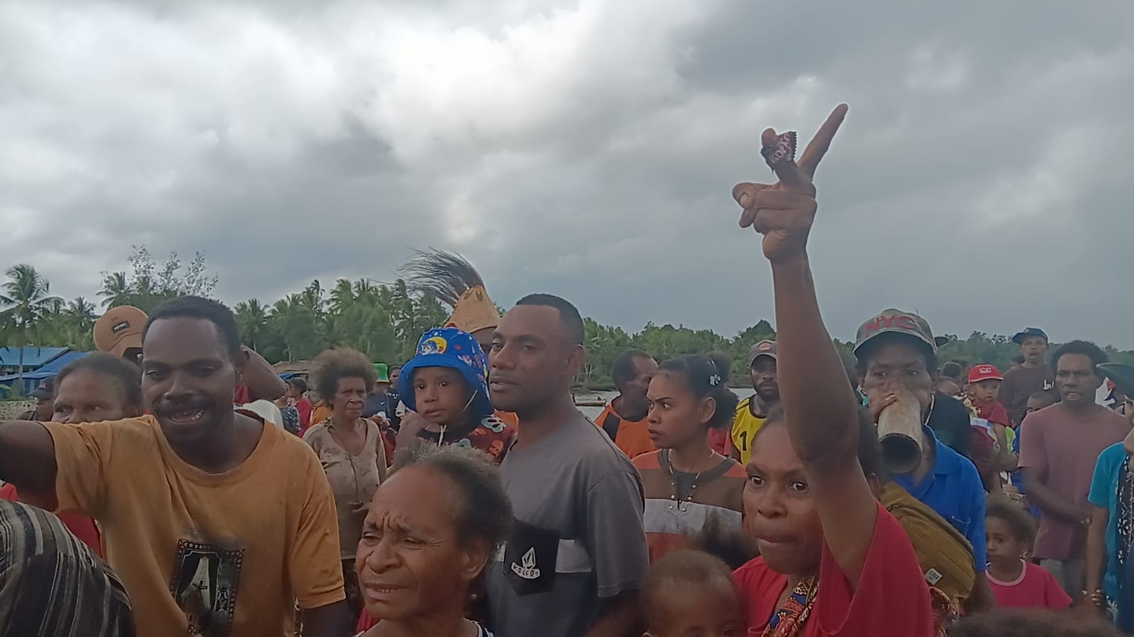Gunakan Tiga Perahu Spit, Paslon DANBA Keliling Temui Masyarakat Tiga Distrik di Wilayah Imeko