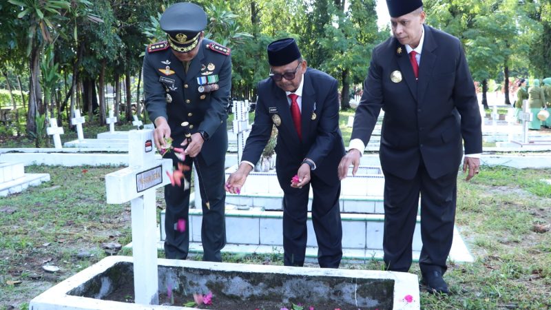 Sambut HUT TNI Ke-79, Plt. Bupati Simalungun Hadiri Upacara Ziarah Nasional di TMP Nagur Pematangsiantar