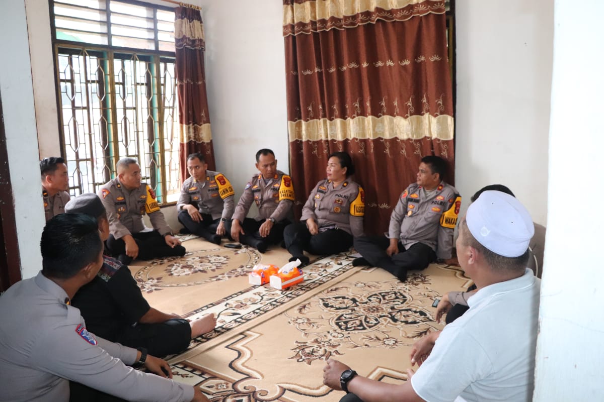 Kapolres Sergai Turut Berduka Atas kepulangan Istri Aiptu Hafiz Daulay