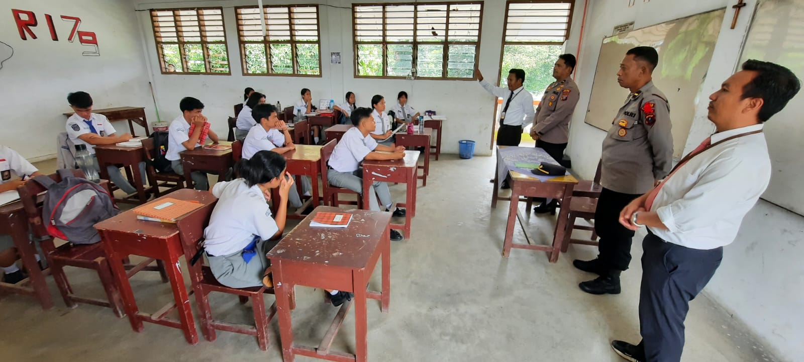 Laksanakan Penyuluhan di SMP dan SMA Swasta Kartika, Sat Binmas Polres Pematangsiantar: “Jauhi Kenakalan Remaja”