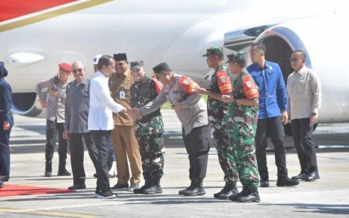Kapolda Aceh Sambut Kedatangan Presiden Jokowi