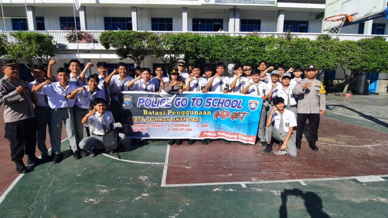 Beri Motivasi, Kasat Binmas Polres Pematangsiantar Laksanakan Police Go To School di SMA dan SMP Swasta Methodist