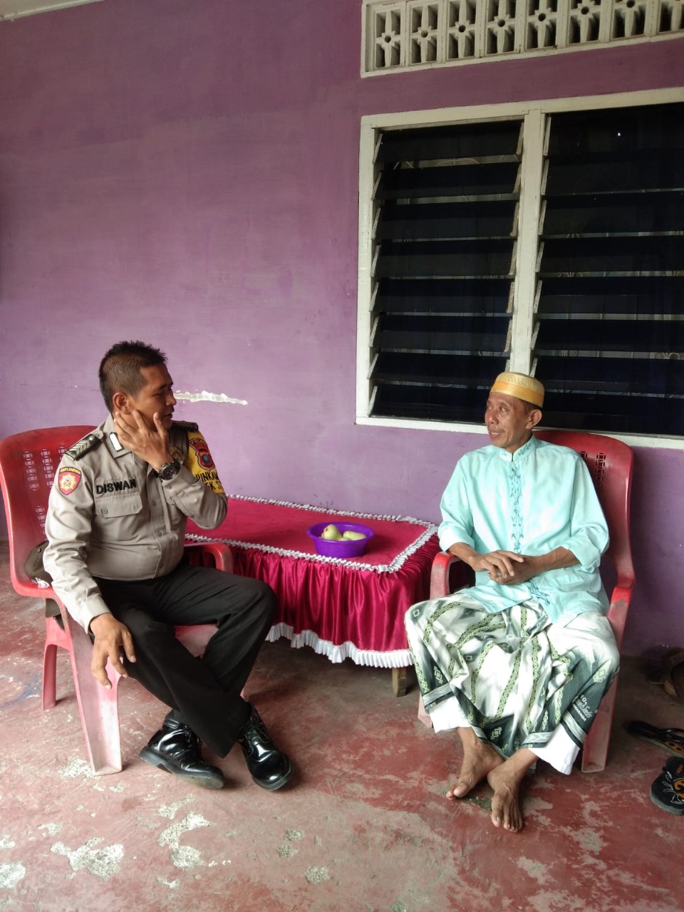 Bhabinkamtibmas Polsek Stabat Polres Langkat Laksanakan Door To Door Dan Sambang Desa