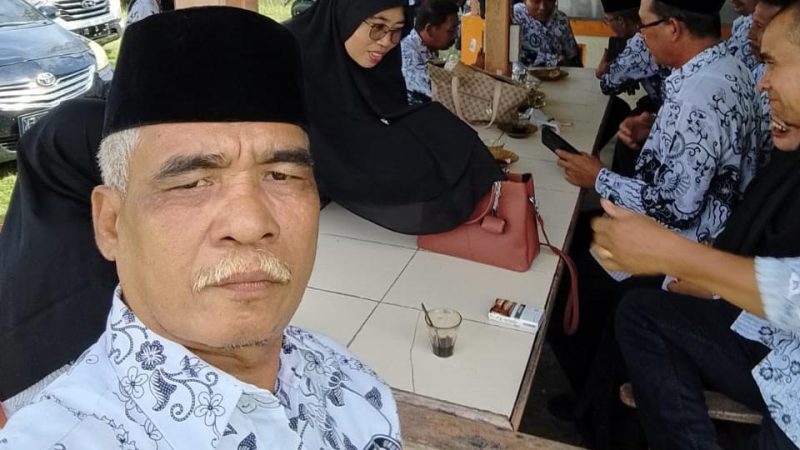 Momentum Hari Pahlawan, Kepsek SMPN 2 Meureubo Ajak Peserta Didik Tingkatkan Semangat Belajar Raih Prestasi