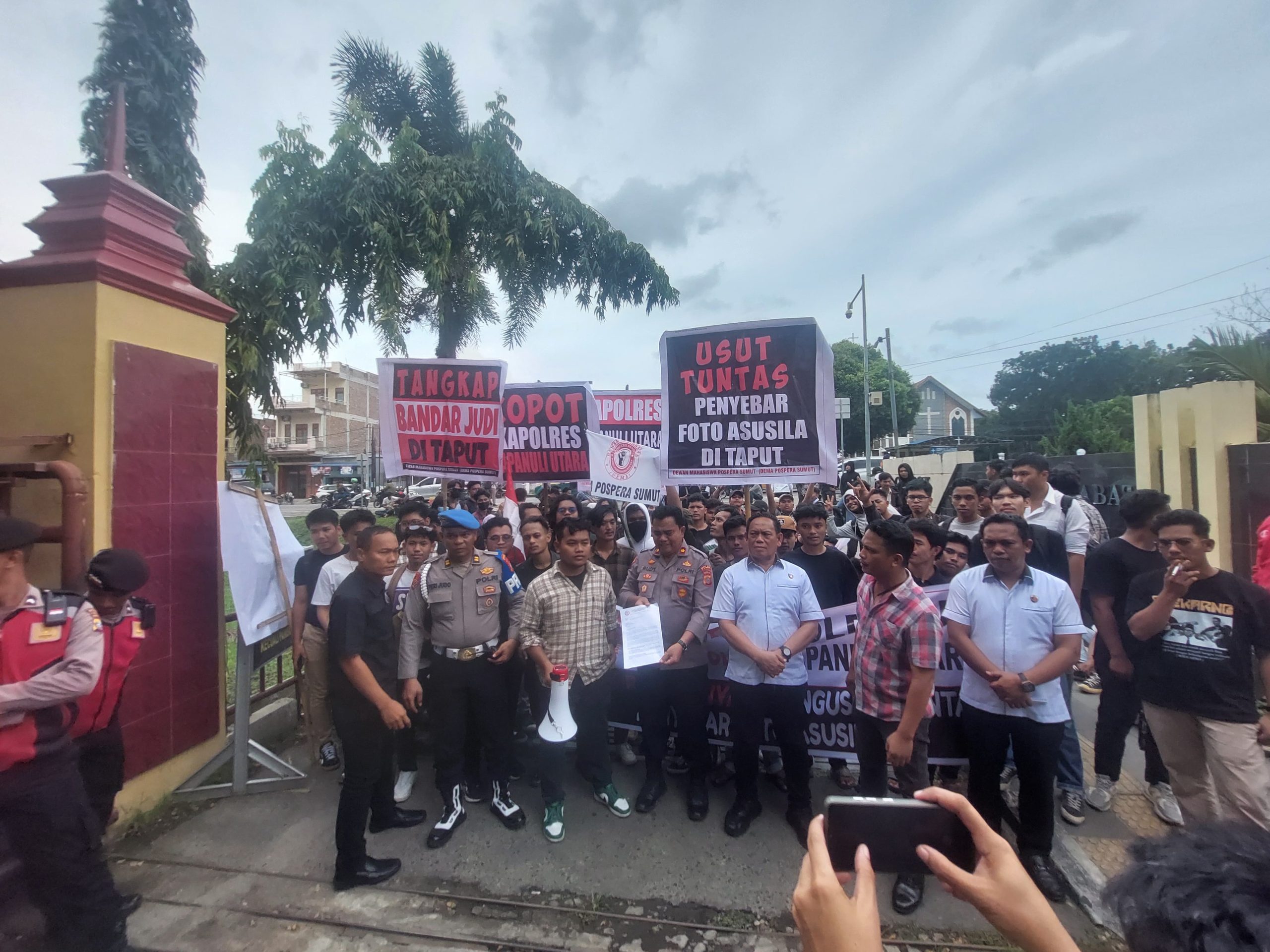 Kapolres Tapanuli Utara Kembali Didemo di Poldasu, Minta Docopot dari Jabatan 