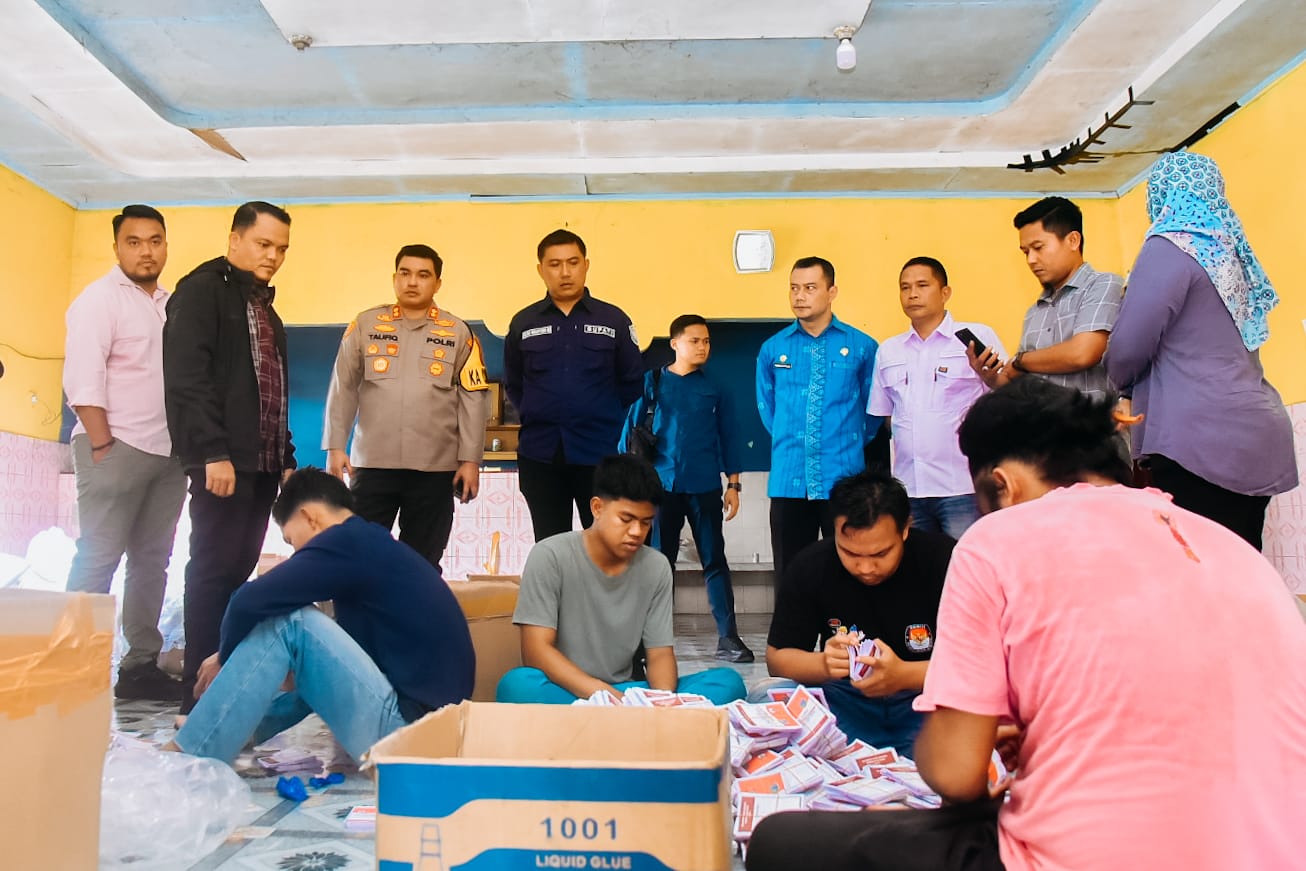 Pastikan Persiapan Pilkada Berjalan Lancar, Pj. Bupati Heri Kunjungi Langsung Gudang Logistik KPU