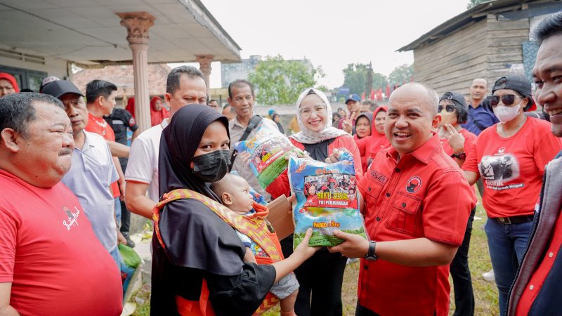 Warga Gabek Ucapkan Terimakasih Kepada Pasangan Molen Hakim Dengan Adanya Bazar Tebus Murah