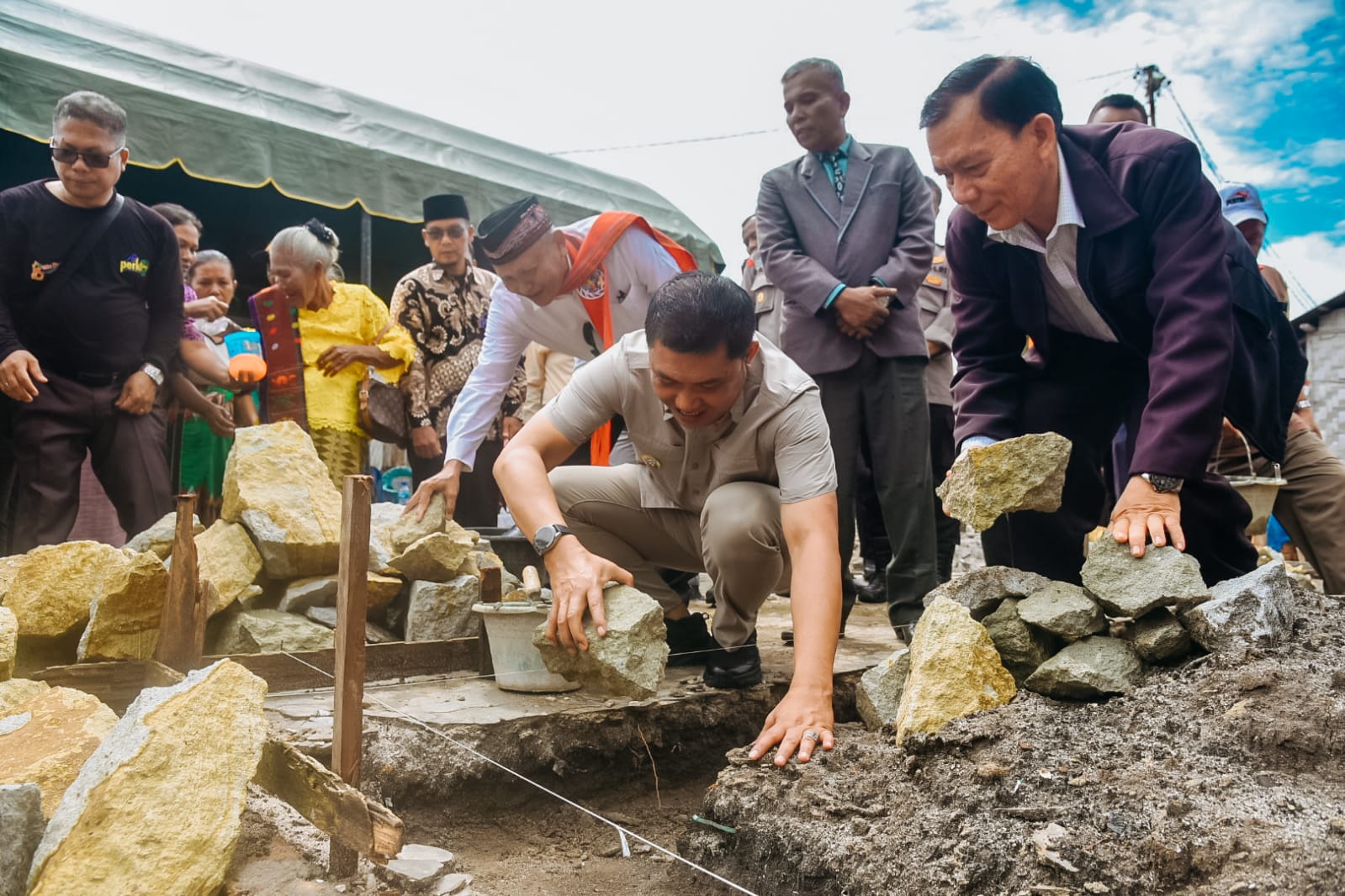 Pj. Bupati Heri Letakkan Batu Pertama Pembangunan Rumah Layak Huni