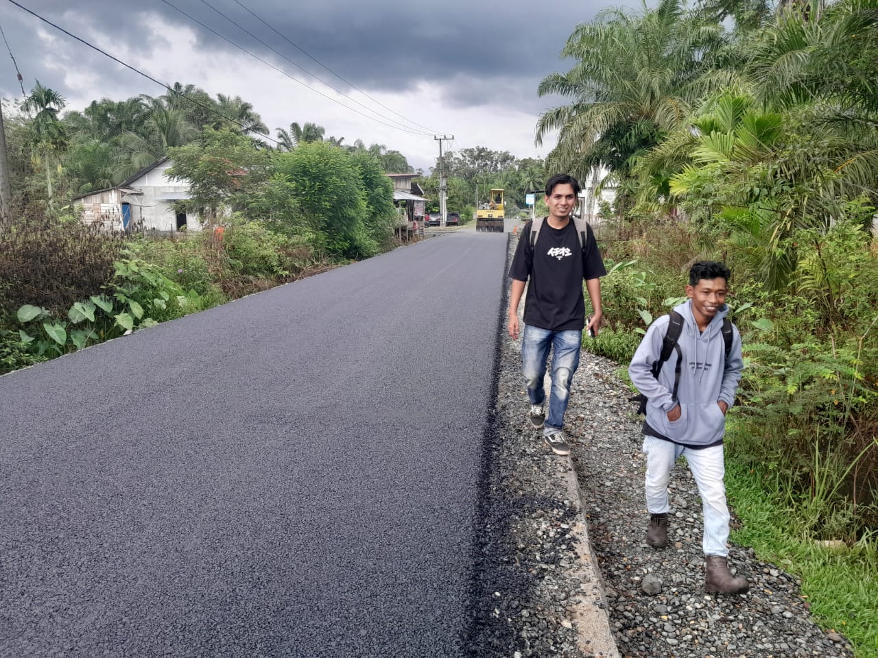 Warganya Aspirasi Dinas PUPR Jalan Seunebok -Alue Kuyun Kecamatan Woyla Timur Sepanjang 1.800 meter Mulai di Aspal