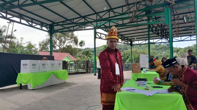 Unik..Para Petugas KPPS Gampong Tutut Gunakan Pakaian Adat Aceh