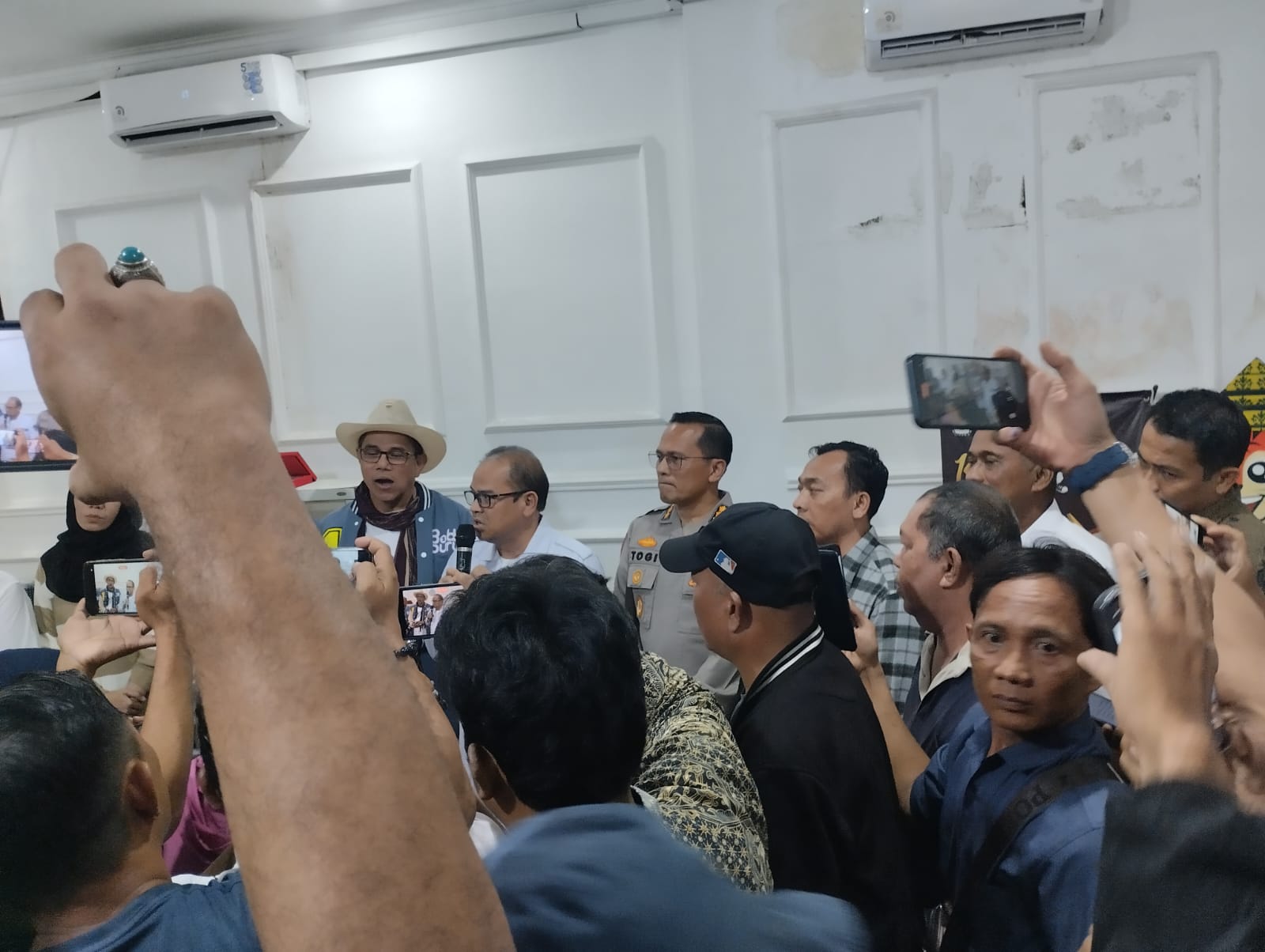 Konferensi Pers KPU Sumut Terkait Hari Terakhir Pemungutan Suara di Sumatera Utara