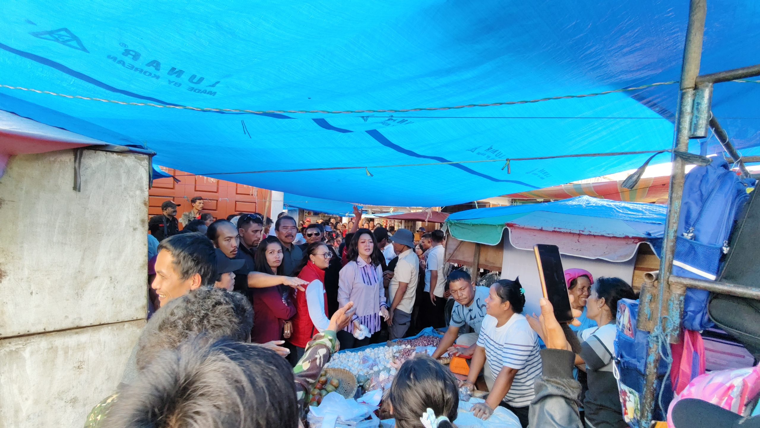 Kehadiran Satika Simamora di Pekan Senin Sipahutar Bawa Keberuntungan Bagi Pedagang