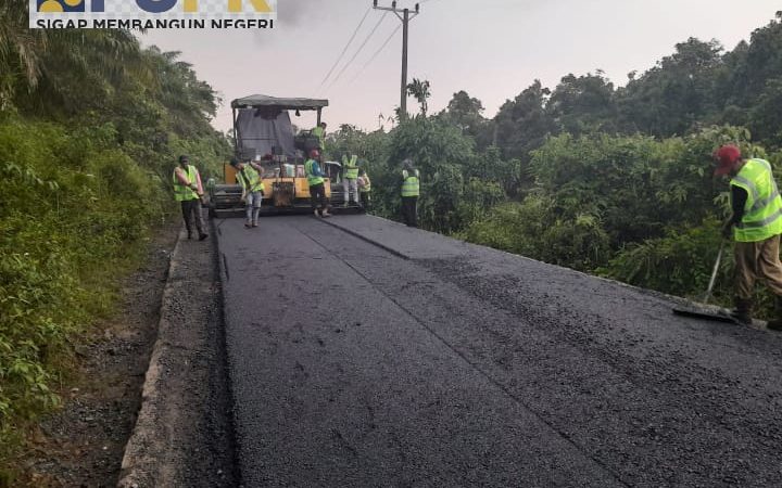 Warganya WOYLA Aspirasi PUPR Aceh Barat Tuntaskan Aspal Seunebok -Alue Kuyun Kecamatan Woyla Timur