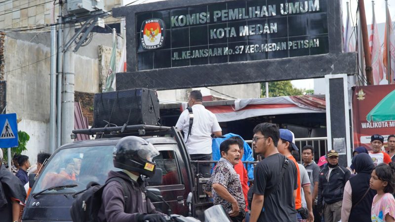 Ratusan Massa Pendukung Pilkada Jujur Kembali Lakukan Aksi Damai di KPU dan Bawaslu