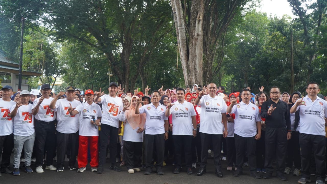 Pj. Bupati Langkat Faisal Hasrimy Lepas Ribuan Guru Dalam Gerak Jalan Santai HUT PGRI ke-79