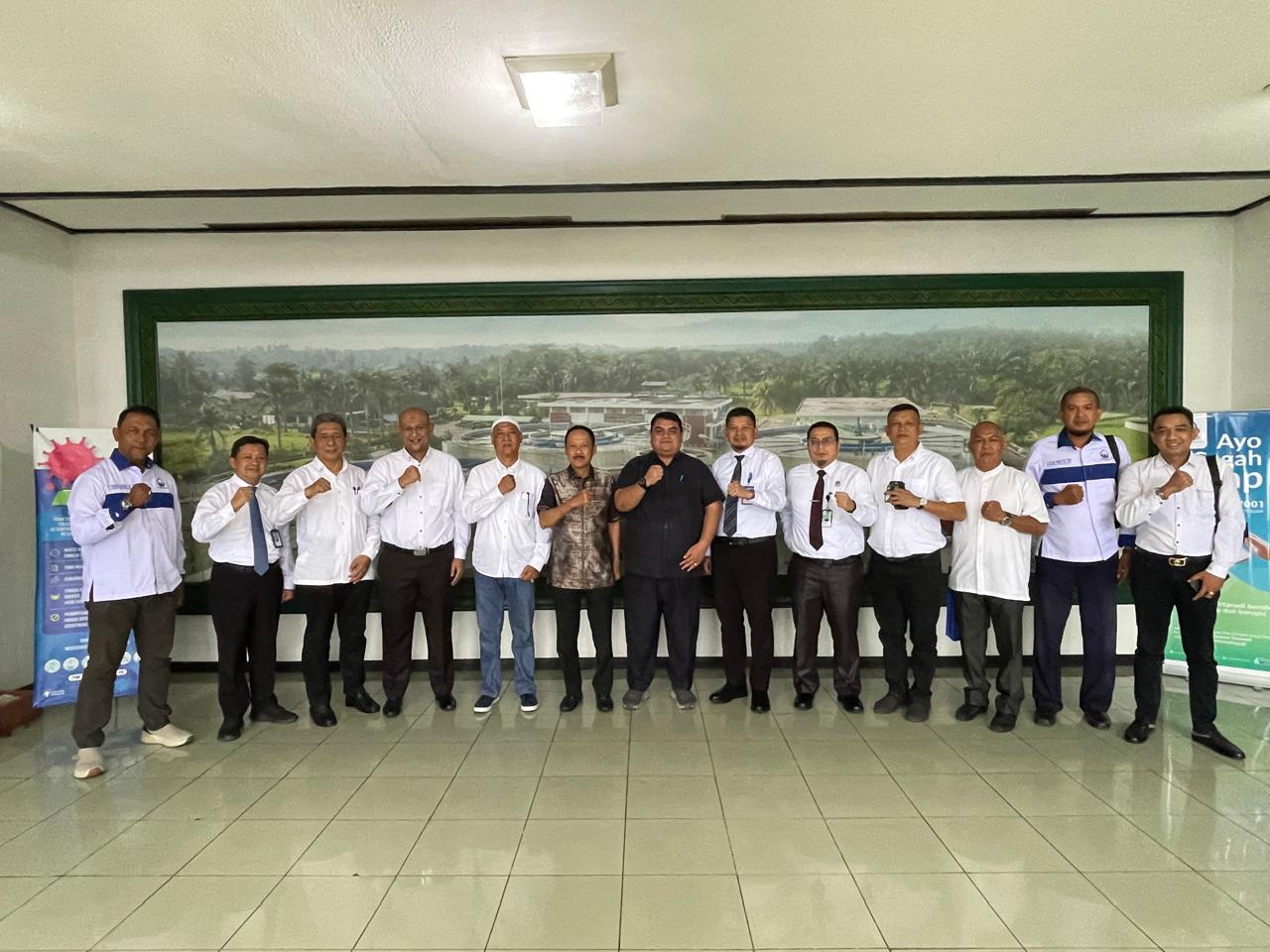 Kompatir Berikan Penghargaan kepada Dewan Pengawas Tirtanadi