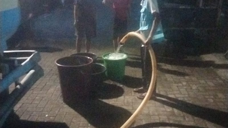 Distribusi Air Mobil Tanki Hilangkan Dahaga Warga, Alhamdulillah…Terima Kasih Tirtanadi