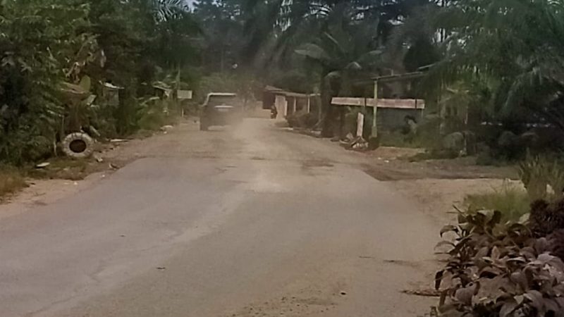 Warga Kecamatan Pangkatan Keluhkan Proyek Jalan Lintas Berdebu