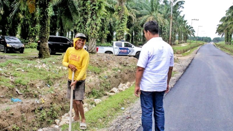 Bupati Radiapoh Tinjau Perbaikan Jalan Penghubung Jawa Maraja Bah Jambi – Simpang Nagojor