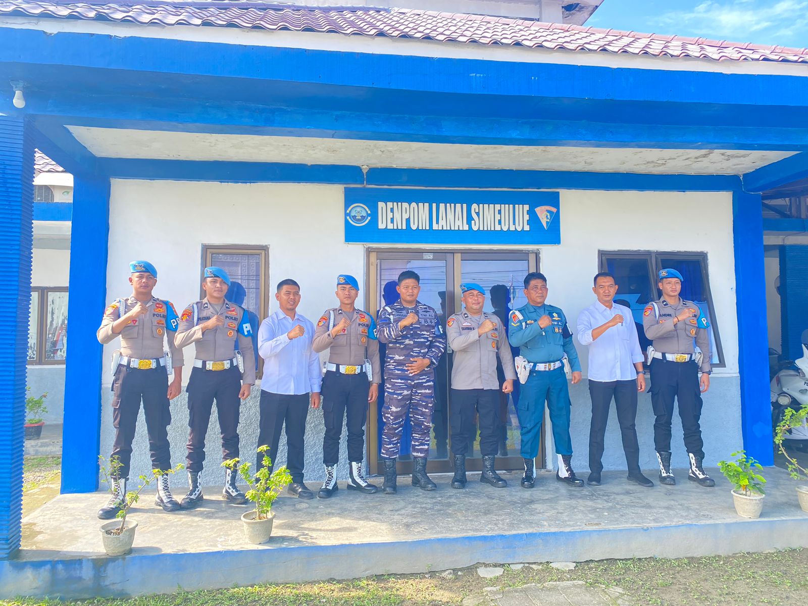 Kasi Propam Polres Simeulue Bersilaturahmi dengan Denpom Lanal Simeulue, Perkuat Sinergitas TNI-Polri