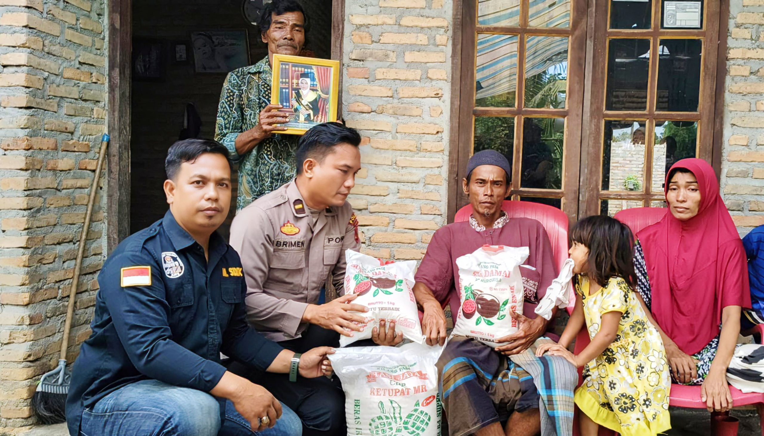 Wartawan dan Polres Sergai Berbagi Tali Asih Kepada Keluarga Korban Pembunuhan