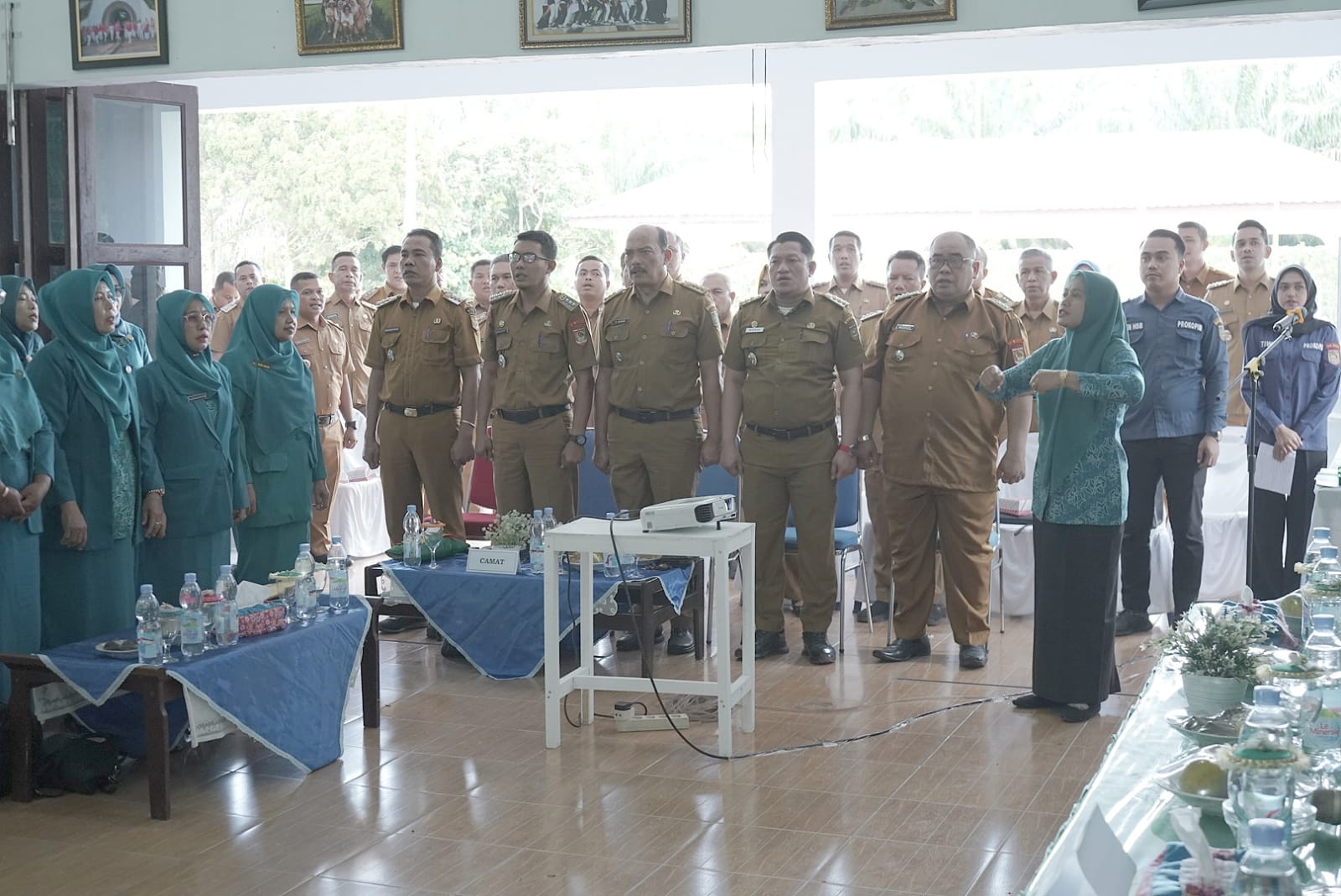 Rakornis TP-PKK, Bupati dan Ketua TP PKK Kabupaten Asahan Serahkan Beragam Penghargaan