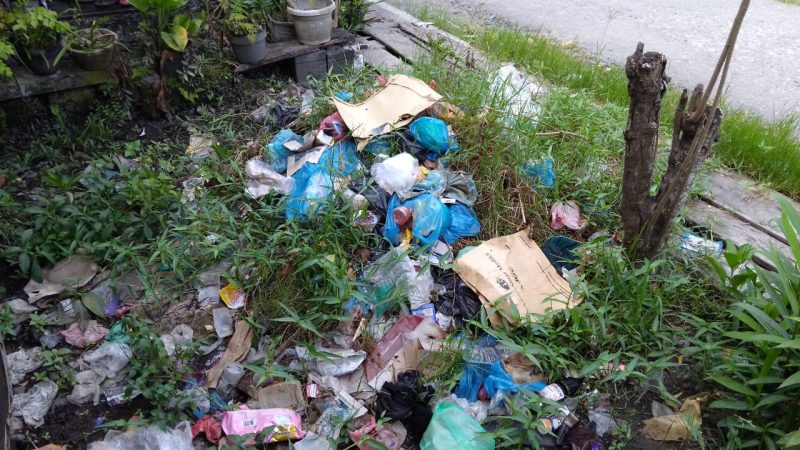 Sampah Bertumpuk Petugas Enggan Bersihkan Dari Lokasi