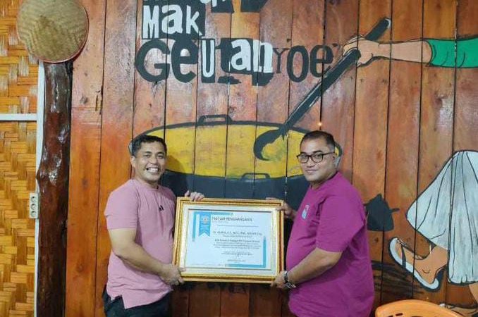 Apresiasi Raih ASN Terbaik Tingkat Nasional, YARA Berikan Penghargaan kepada Kurdi