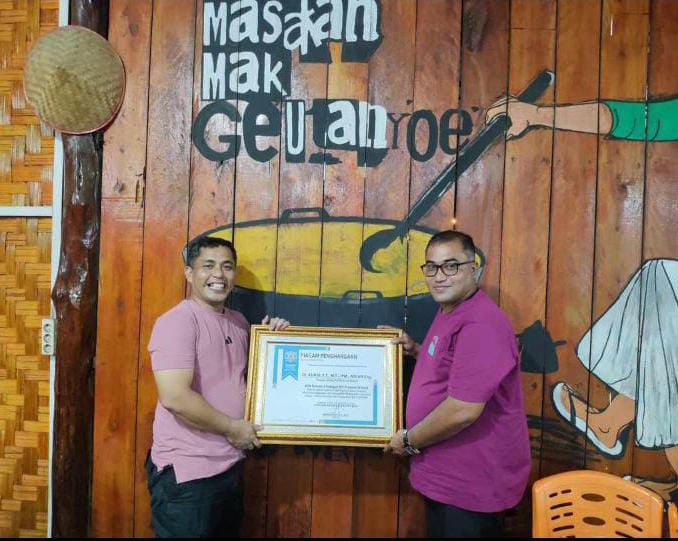 Apresiasi Raih ASN Terbaik Tingkat Nasional, YARA Berikan Penghargaan kepada Kurdi