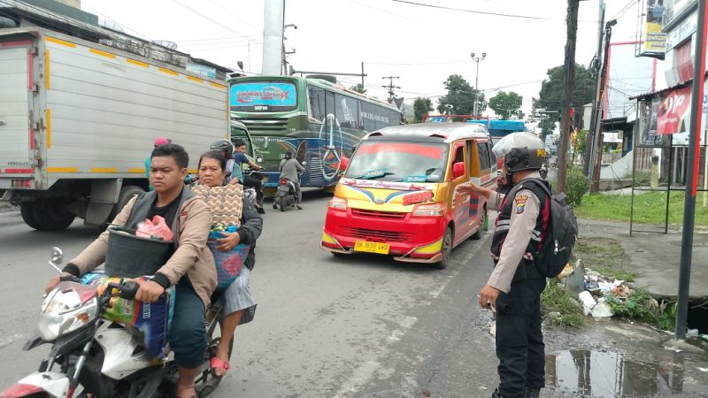 Arus Mudik Natal Tahun Baru 2024 Mulai Meningkat, Polres Pematangsiantar Intensifkan Pengaturan di Penggal Jalan Lintasan