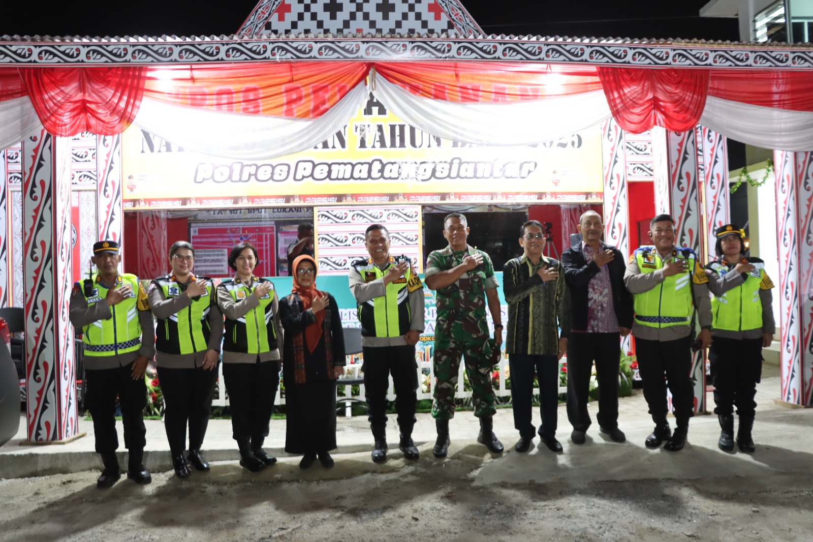 Kapolres Pematangsiantar Pimpin Patroli Skala Besar Monitoring Ibadah Pergantian Malam Tahun Baru 2025