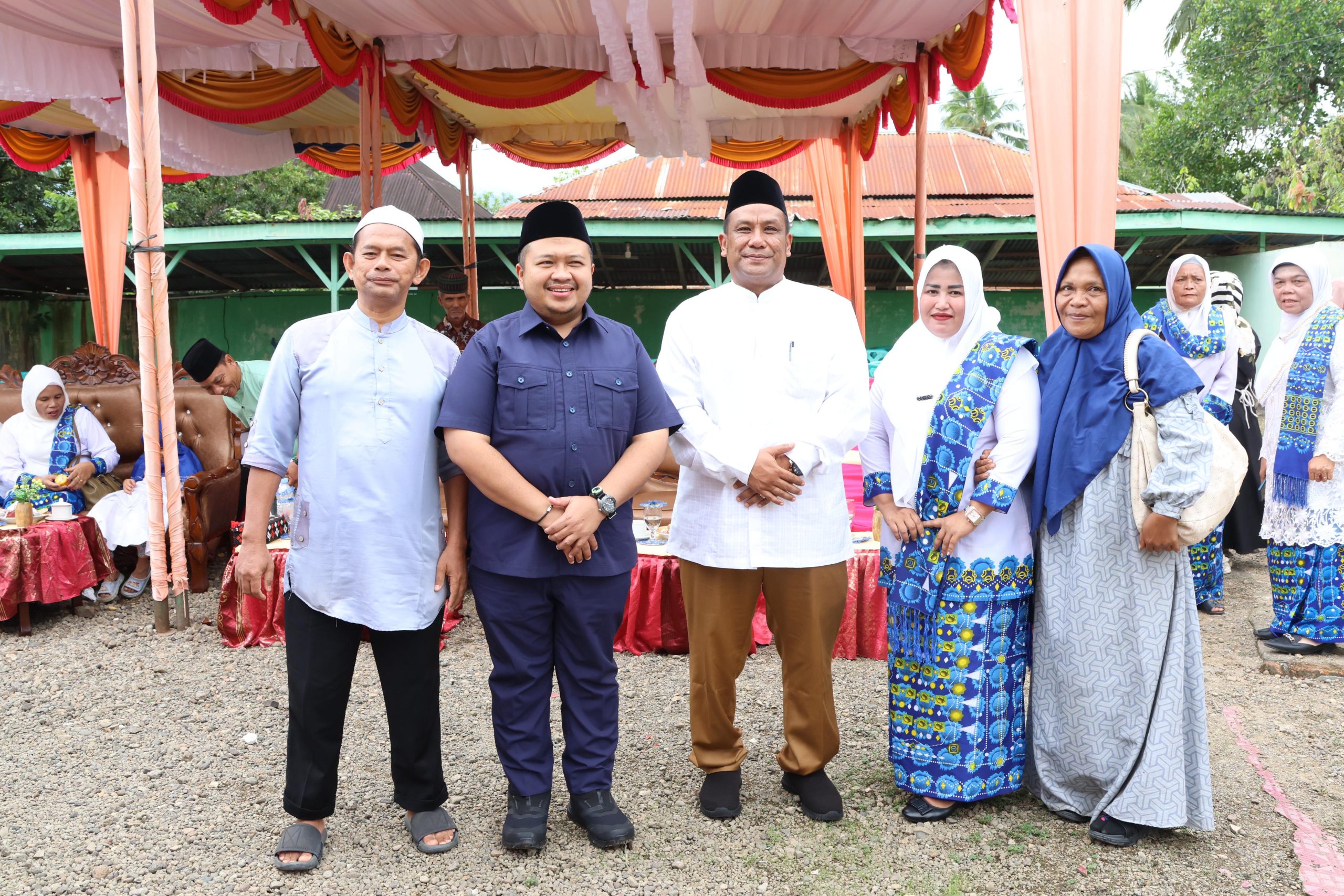 Bupati Dolly Pasaribu Hadiri Pengajian BKMT di Angkola Muara Tais