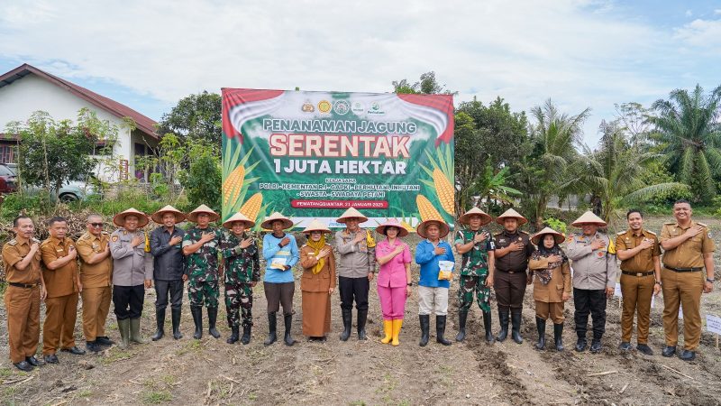 Polres Pematangsiantar Laksanakan Penanaman Benih Jagung Serentak 1 Juta Hektare di Kelurahan Sumber Jaya